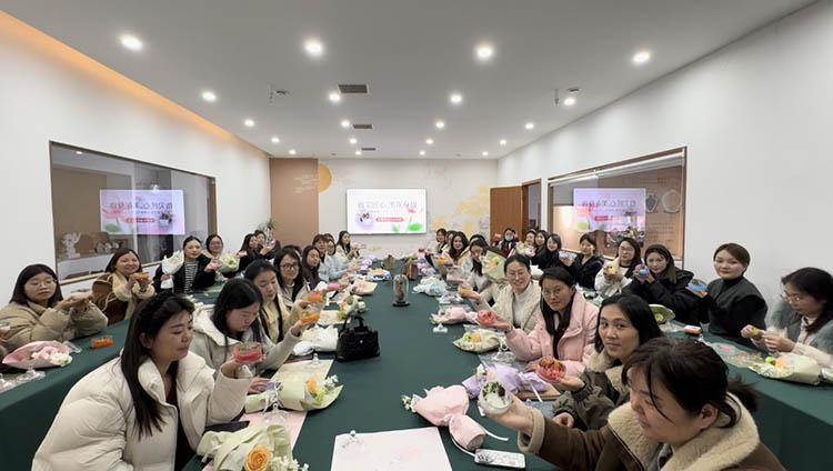 Henan SECCO feirer International Women's Day med Handicraft Salon.